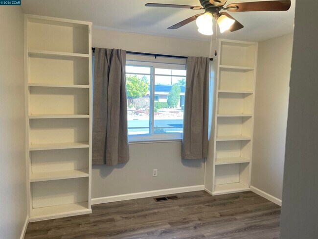 Building Photo - 4780 Mintwood Dr