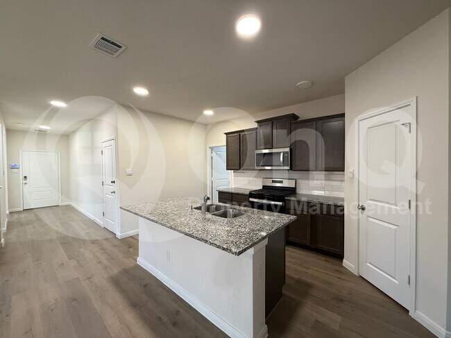 Building Photo - 1400 Colonial Bluff Ln