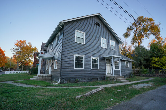 Building Photo - 417 W 9th St