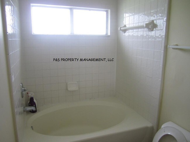 Building Photo - 7493 International Village Dr