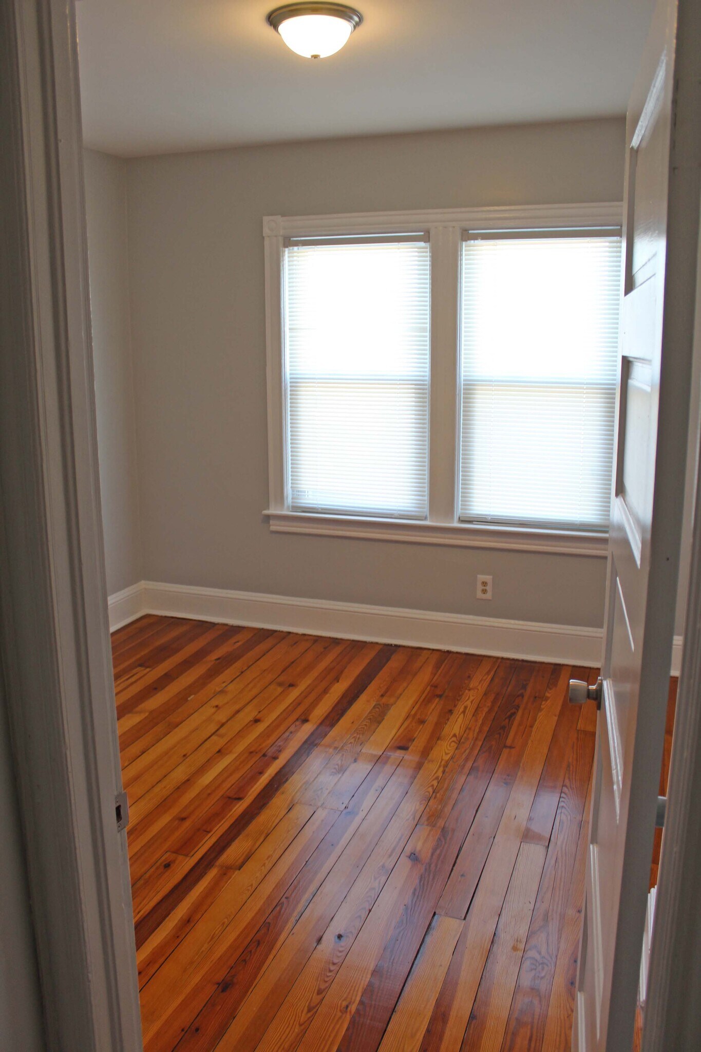 Building Photo - 325 Firth Street