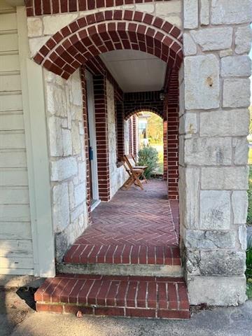 Building Photo - 310 E Beech St