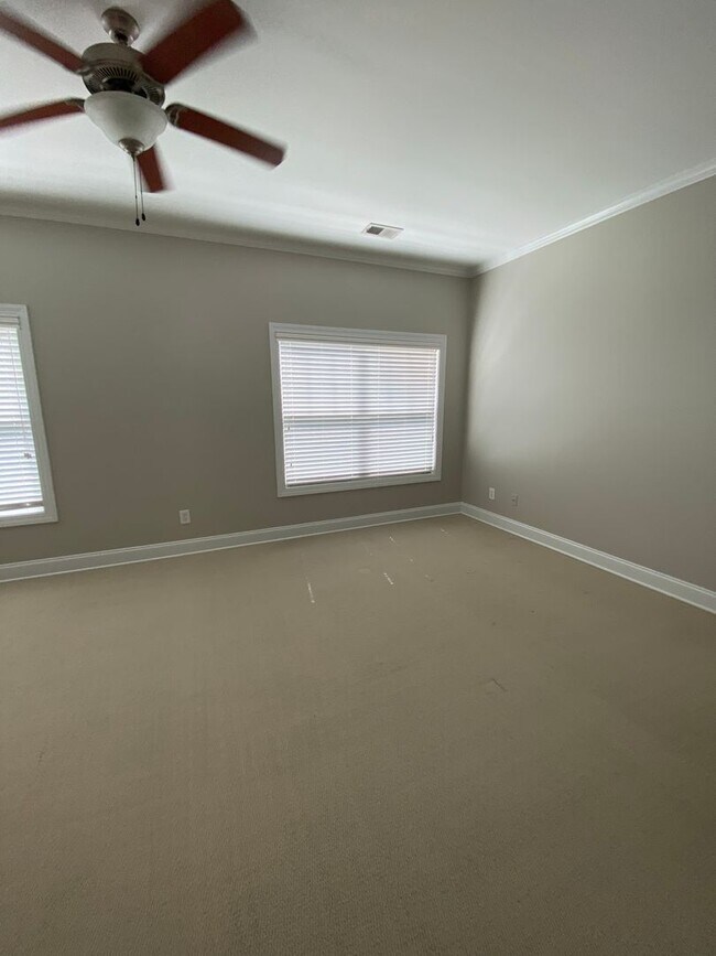 Building Photo - End Unit Townhouse in Pennington Square