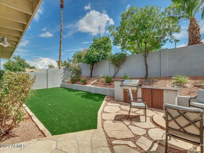 Building Photo - 3351 E Las Rocas Dr