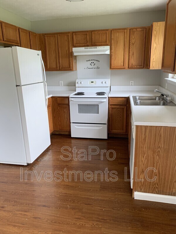 Building Photo - 110 Village Pl