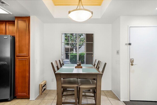 Building Photo - Stylish Furnished 2BR/2BA Condo with Resor...