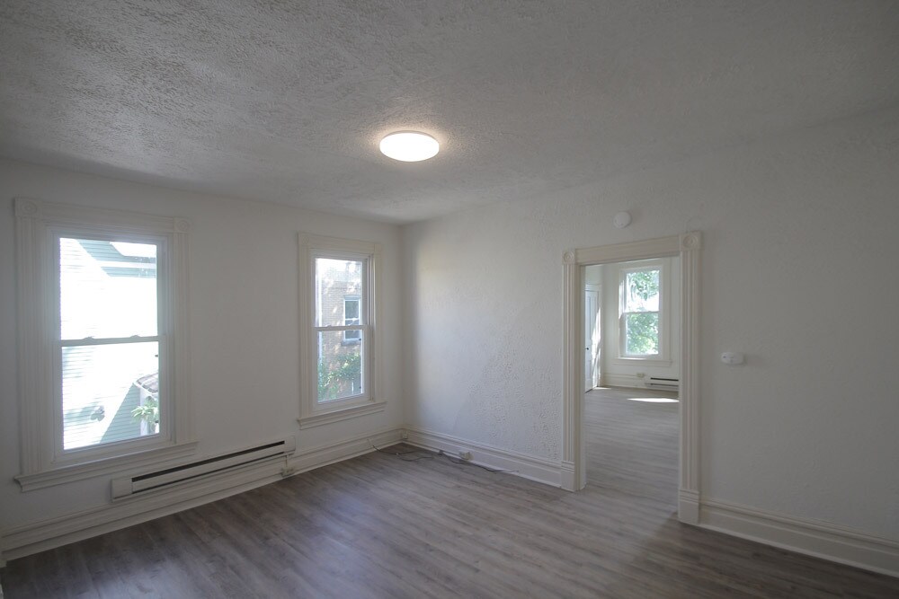 Building Photo - 429 Kelly Ave