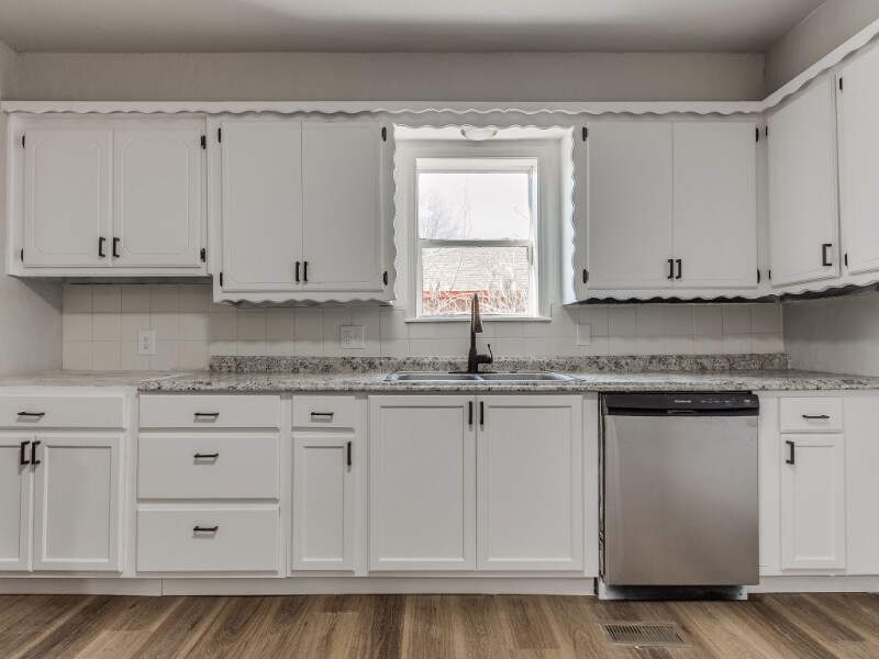 Building Photo - 1156 SE 19th Terrace