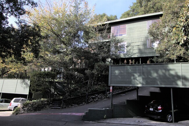 Building Photo - Contemporary North Berkeley 2 Bedroom Condominium