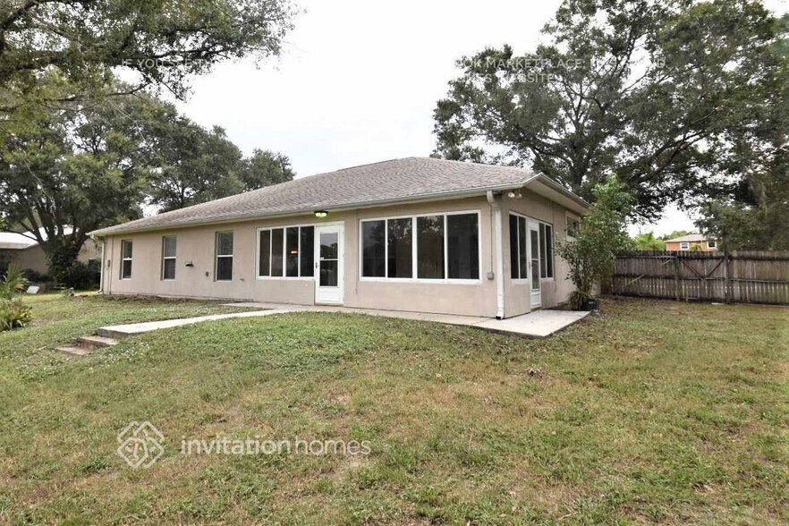 Building Photo - 4380 Hartville Ave