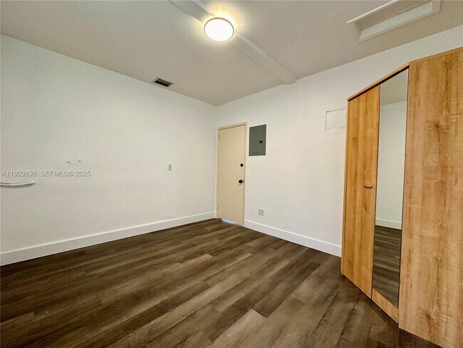 Building Photo - 1788 NE 169th St