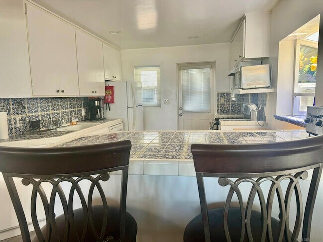 Building Photo - 8151 Camino Del Oro