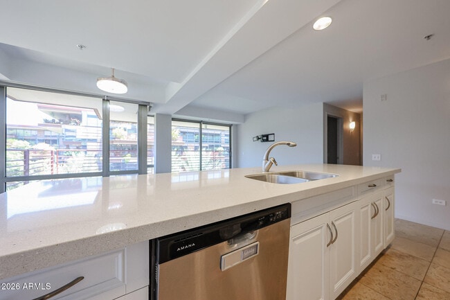 Building Photo - 7137 E Rancho Vista Dr
