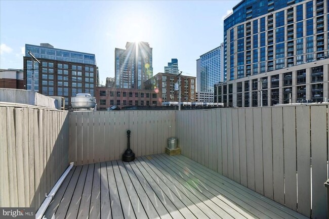 Building Photo - 919 Eastern Ave