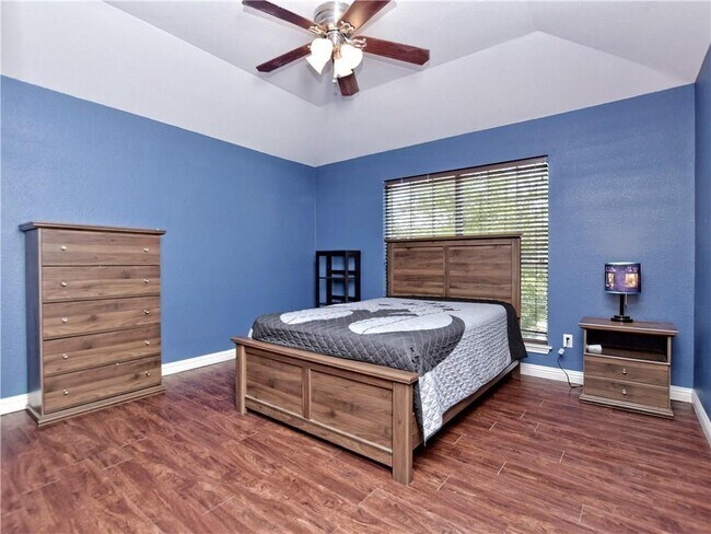 Building Photo - 1802 Greenside Trail