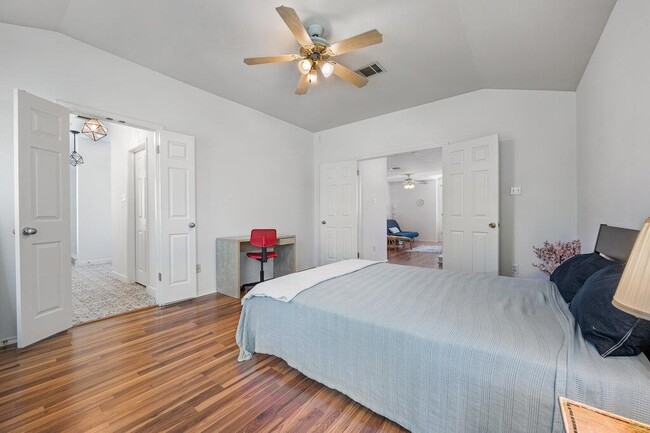 Building Photo - 13400 Rossello Dr