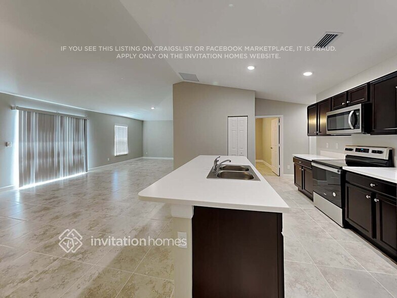 Building Photo - 558 Oldenberg St SW