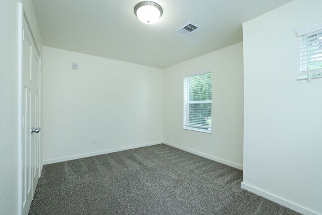 Building Photo - For Lease | 3 Bed, 2.5 Bath | 1,681 Sq Ft ...