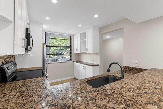 Building Photo - 1514 Whitehall Dr
