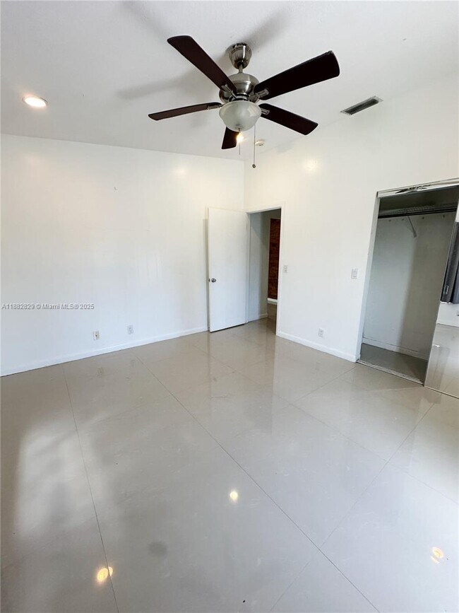 Building Photo - 313 Hendricks Isle