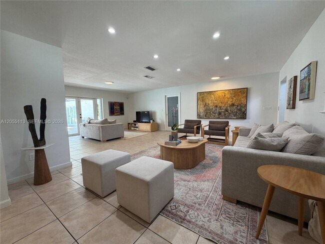 Building Photo - 5721 SW 59th Pl