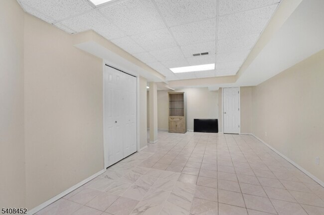 Building Photo - 12 Woodmont Dr