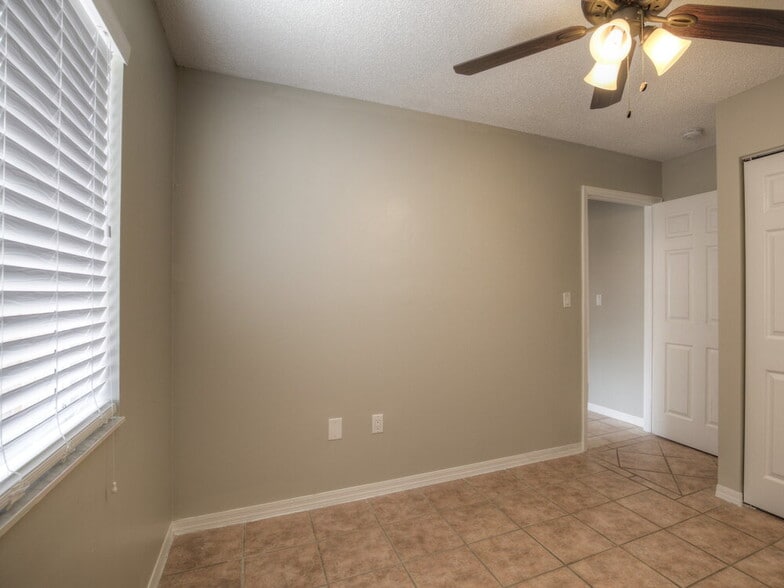 Building Photo - 17881 SW 143rd Ct
