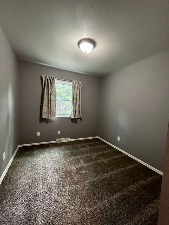 Building Photo - 1103 E Willow Dr