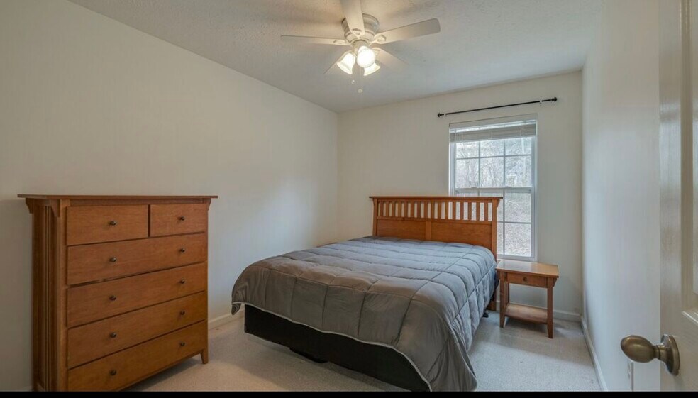 Building Photo - 8308 Oak Knoll Dr