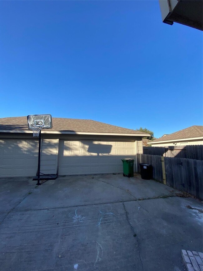 Building Photo - 16750 Libson Falls Dr