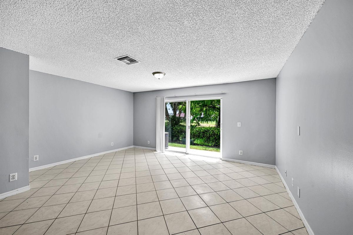 Building Photo - 8658 S Southgate Shores Cir