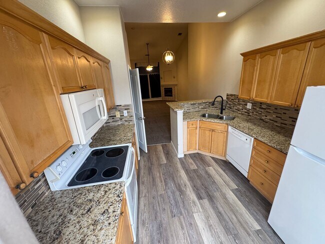 Building Photo - 4005 S Dillon Way