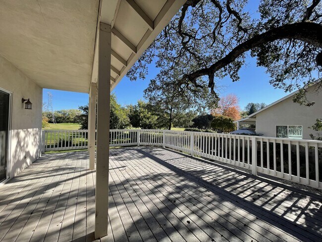 Building Photo - 929 Yosemite Dr