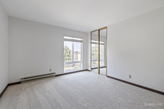 Building Photo - 160 Gardenside Dr