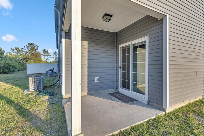 Building Photo - 3 BR close to Stone Bay!