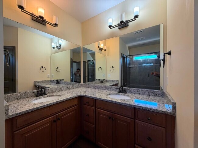 Building Photo - 15124 Sapphire Hill Ln