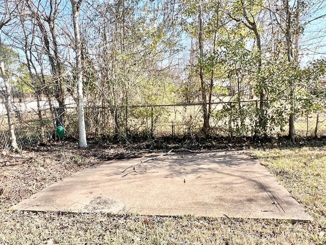 Building Photo - 303 Brigadoon Ln