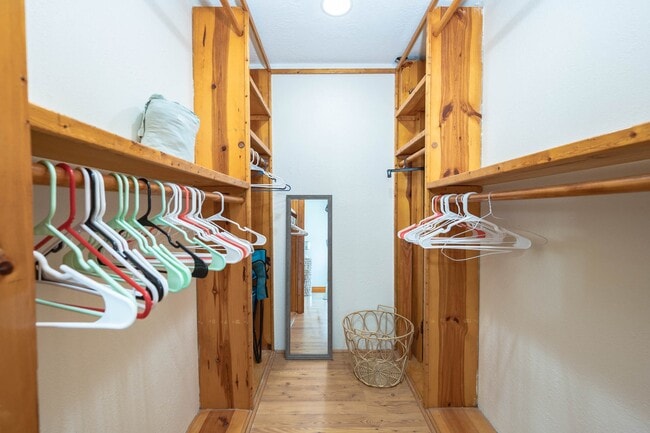 Building Photo - 302 Palm Dr