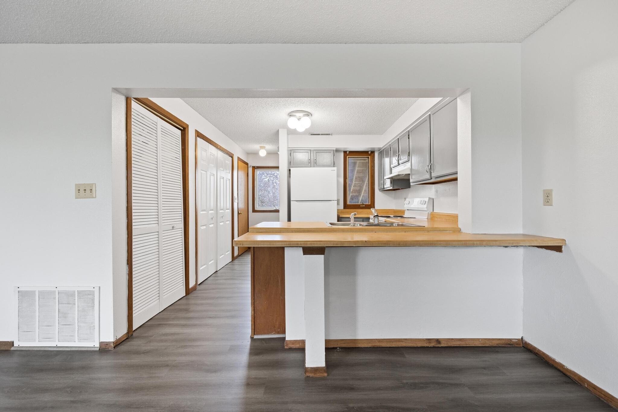 Building Photo - 740 Westwinds Dr