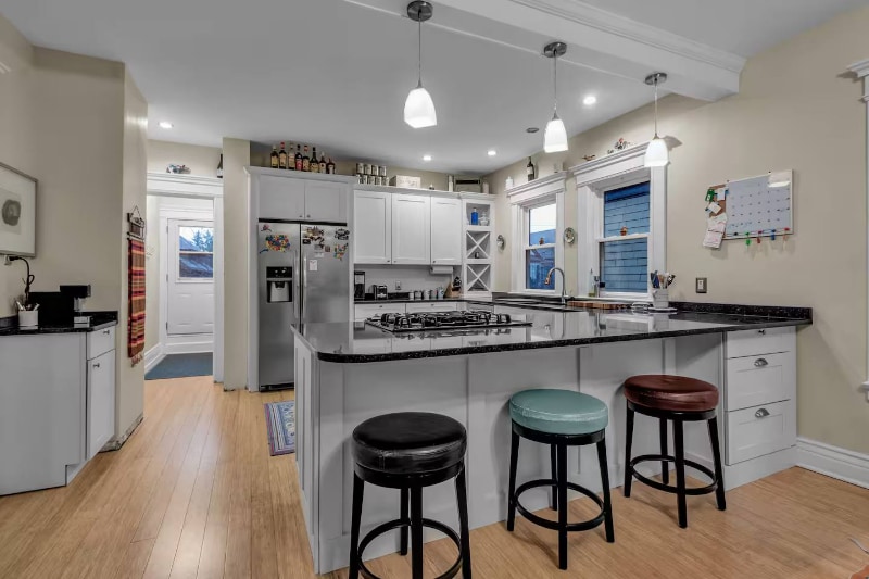 Building Photo - 61 St James Pl