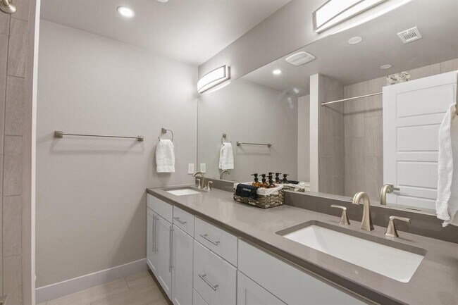 Building Photo - 24700 Whitney Dr