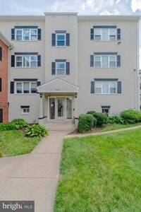 Building Photo - 3043 Patrick Henry Dr