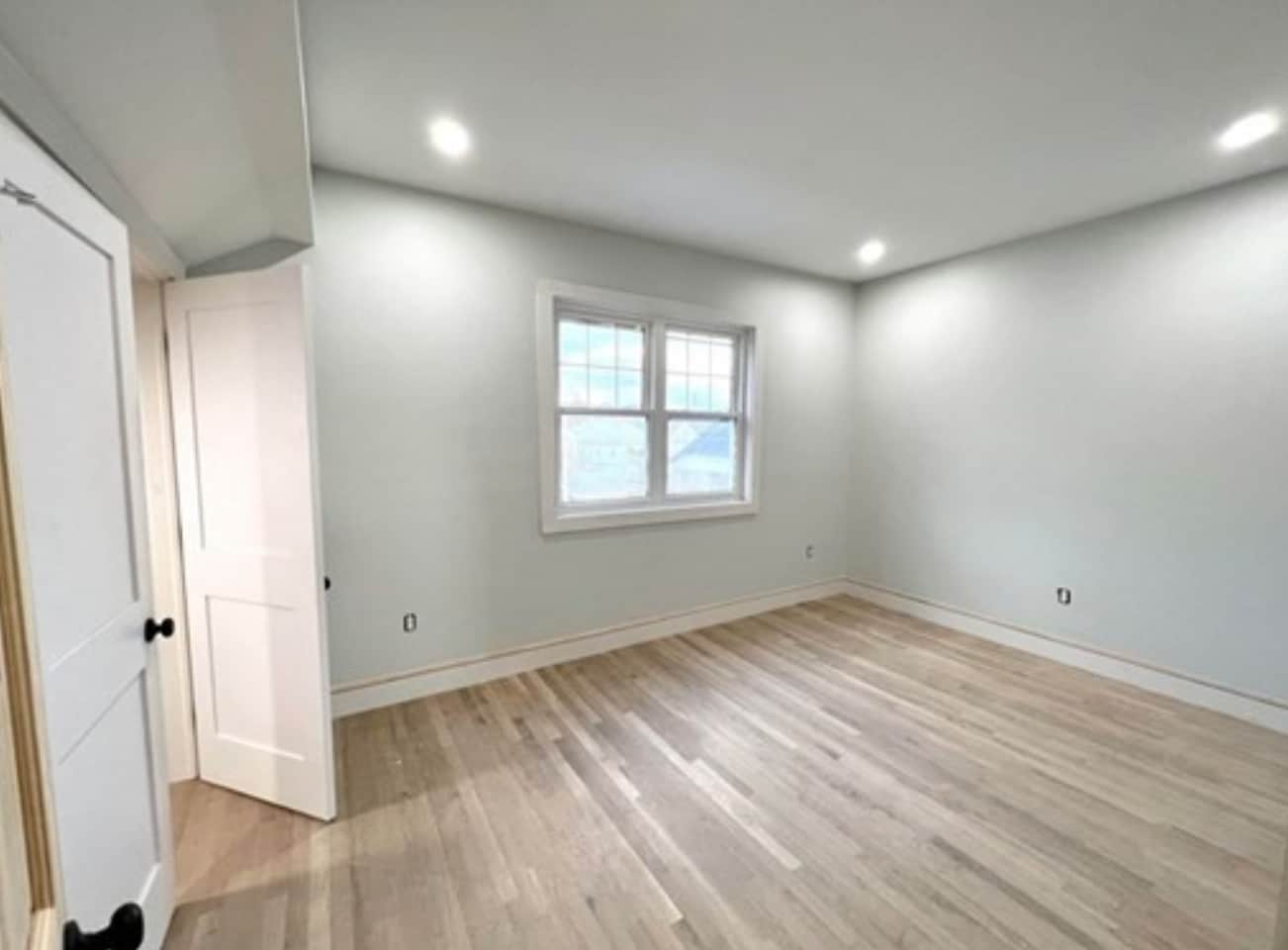 Building Photo - 171 Forest St