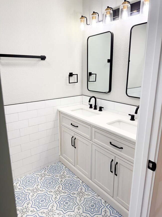 Building Photo - 2302 Brooklawn Dr