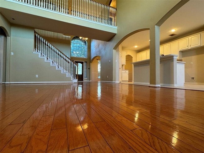 Building Photo - 3335 Southdown Dr