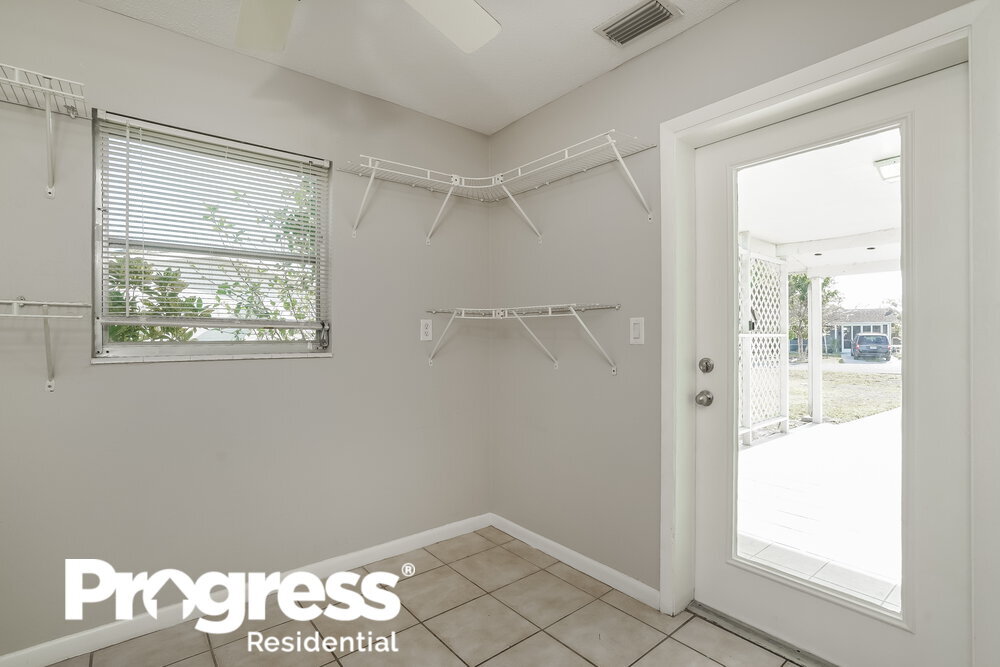 Building Photo - 344 Crestwood Ave