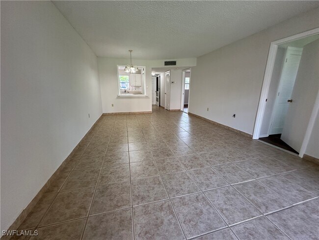 Building Photo - 170 Turtle Lake Ct
