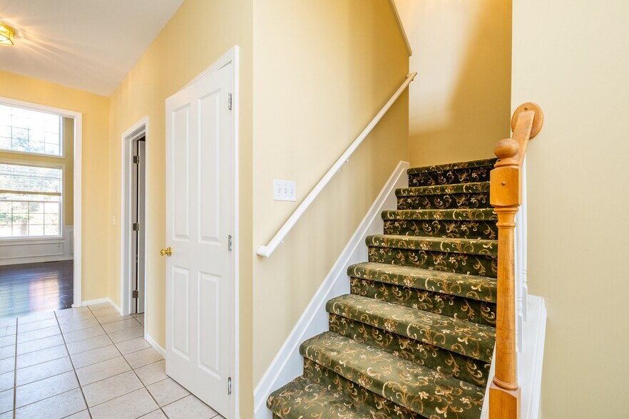 Building Photo - 466 Ivy Ln