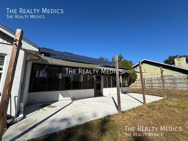 Building Photo - 2601 Bridle Dr