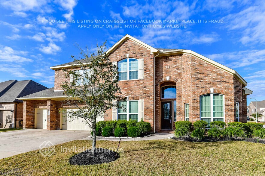 Building Photo - 30727 Academy Trace Dr